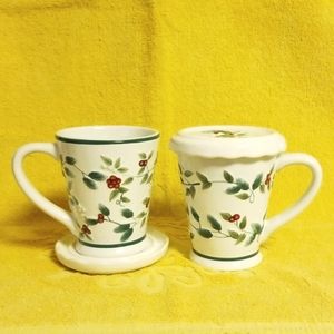 Pair of Winterberry mugs w/ lids
